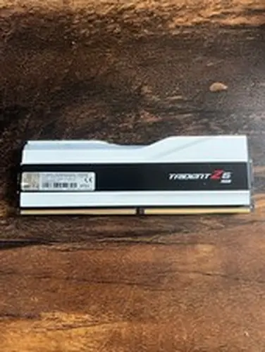 G.SKILL Trident Z5 RGB 32GB DDR5-6400 CL32 RAM – Single Stick