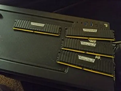 ddr4 ram 16 GB x2 3600mhz 8GB x2 2666mhz Corsair vengeance