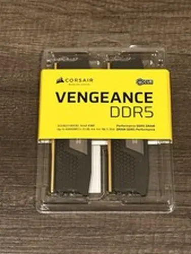 CORSAIR, VENGEANCE 32GB (2x16GB) DDR5 6000MHz C36 UDIMM Desktop Memory, Black