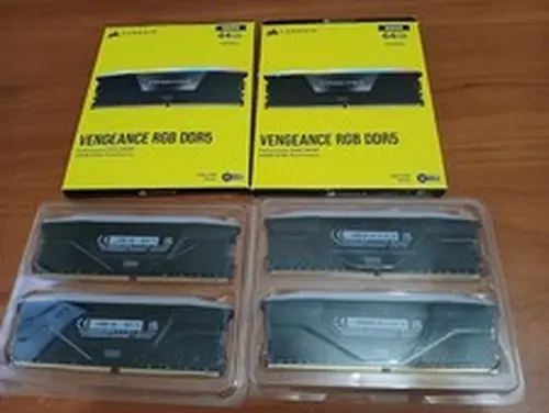 128GB (4x32GB) Corsair Vengeance DDR5-6400 RAM Desktop UDIMM CMH64GX5M2B6400C32