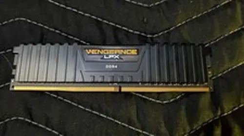 Corsair Vengeance LPX 8GB (1x8GB) DDR4 2400 (PC4-19200) Memory - Good Condition