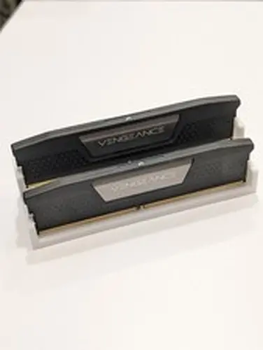 Corsair Vengeance 32GB 2x16GB DDR5 5600 CL40 XMP 3.0 Desktop Memory 1.25V