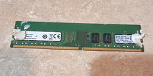 Kingston ValueRAM 4GB (PC4-17000) DDR4-2133 Desktop Memory RAM (KVR21N15S8/4)