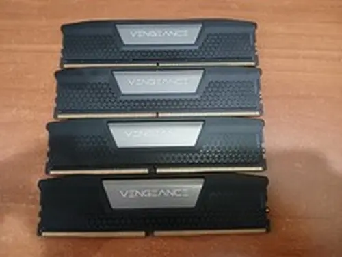 128GB (4x32GB) Corsair Vengeance DDR5-6000 RAM Desktop UDIMM CMK64GX5M2B6000C40