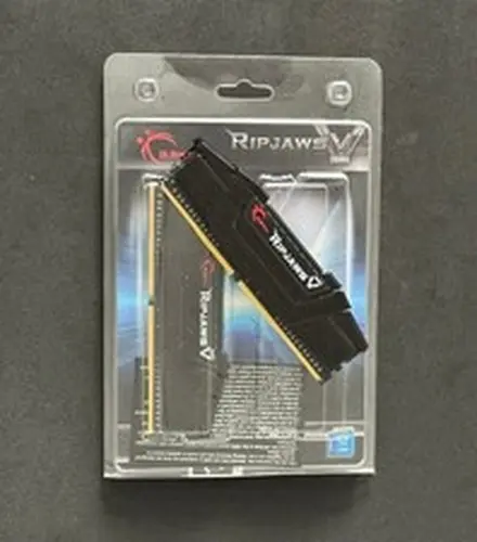 G.SKILL F4-3200C14D-16GVK 16GB Ripjaws V Series DDR4 PC4-25600 Desktop Memory
