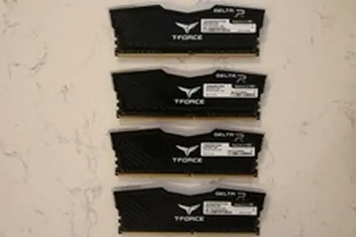 T-Force Delta RGB DDR4 3000 32GB (4x8GB) CL 16-18-18-38 1.35V TF3D48G3000HC16CBK