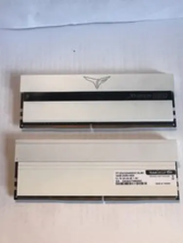 TEAMGROUP T-FORCE XTREEM ARGB 32GB (2x16GB) DDR4-3600 White Edition DIMM CL18