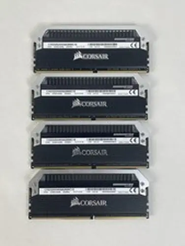 Corsair Dominator Platinum DDR4 DIMM 2666MHz 32GB (4x8GB) RAM Modules