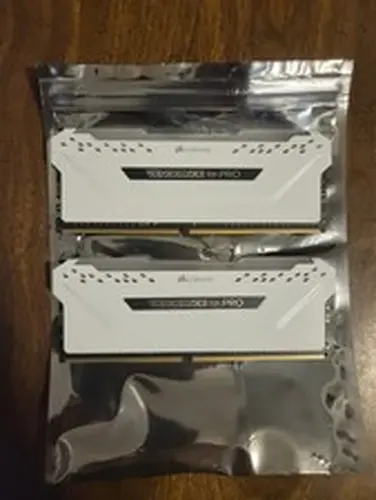 Corsair Vengeance RGB Pro 16GB (2 x 8GB) DDR4 3200MHz - White