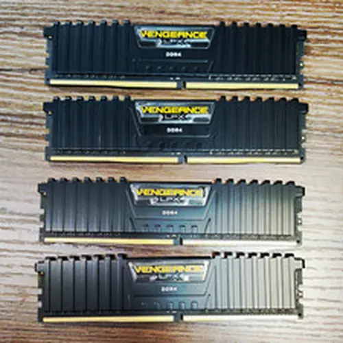Corsair Vengeance LPX 32GB (4x8GB) DDR4 3000MHz 288-Pin DIMM CMK32GX4M4C3000C15