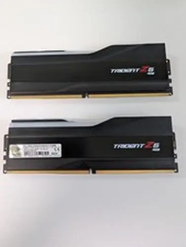 G.SKILL Trident Z5 RGB 32GB 2x16GB DDR5 7200 CL34 XMP 3.0 Intel