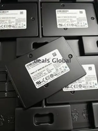 New Samsung PM983 960GB 2.5" U.2 PCIe Gen 3 NVMe MZQLB960HAJR-00007 SSD