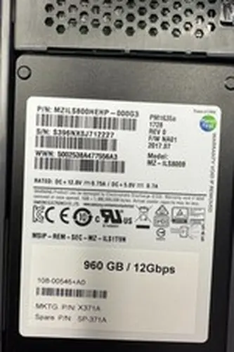 NetApp X371A 2.5" 960GB 12Gb/s SAS SSD Drive (108-00546) with caddy mzils800hehp