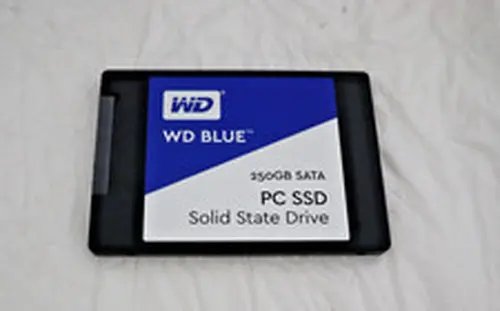 Western Digital 2.5" WD BLUE 250GB SATA III 6Gbps SSD WDS250G1B0A-00H9H0