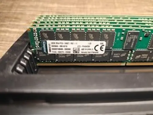 Kingston 32GB DDR4-2400 (PC4-2400T)