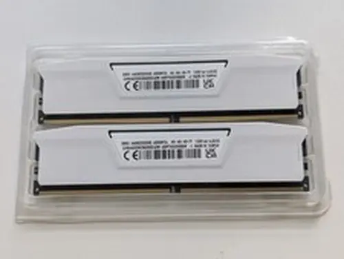 Corsair Vengeance 64GB 2x32GB DDR5 6000 CL40 XMP 3.0 White