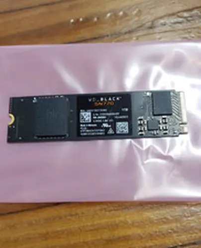 Western Digital WD Black WDS100T3X0E SN770 1TB Gen 4.0 x4 M.2 NVMe SSD