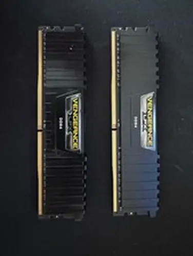 CORSAIR VENGEANCE LPX 16GB (2x8GB) (DDR4-3000) Memory Kit - Black