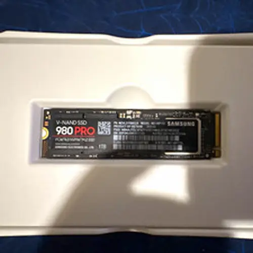 Samsung 980 PRO 1TB PCIe 4.0 NVMe M.2 2280 Internal SSD V-NAND MZ-V8P1T0