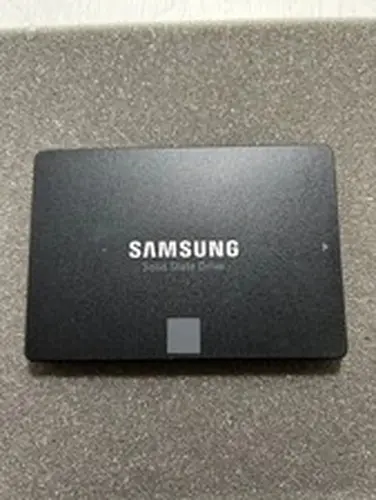 Samsung 860 EVO 1TB 2.5" SATA III Internal SSD MZ-76E1T0/MZ-76E1T0B