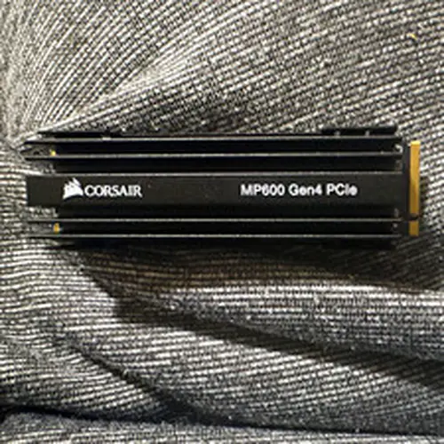 Corsair MP600 Gen4 1TB PCIe M.2 2280 Internal SSD w/ Heatsink CSSD-F1000GBMP600