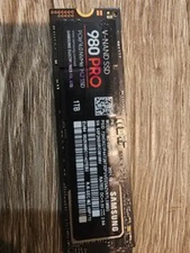 Samsung 980 Pro 1TB PCIe Gen4 NVMe M.2 SSD MZ-V8P1T0