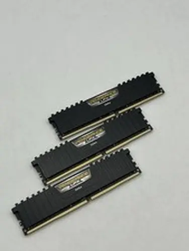 Corsair Vengeance LPX 32GB (2x16GB) DDR4 DRAM 2666MHz (PC4-21300) C16 Memory Kit