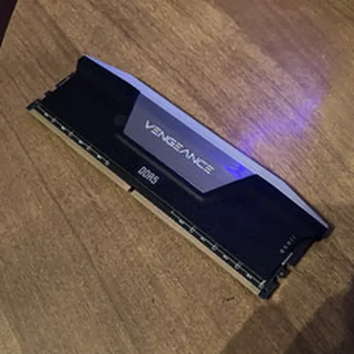 Corsair Vengeance RGB 32GB (1x32GB) DDR5-5600 DIMM XMP 3.0 CMK32GX5M1B5600C40