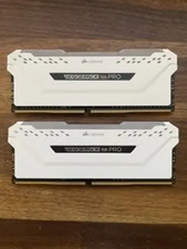 Corsair Vengeance RGB Pro DDR4 16GB (2 X 8GB) 3200MHz CMW16GX4M2C3200C16W White