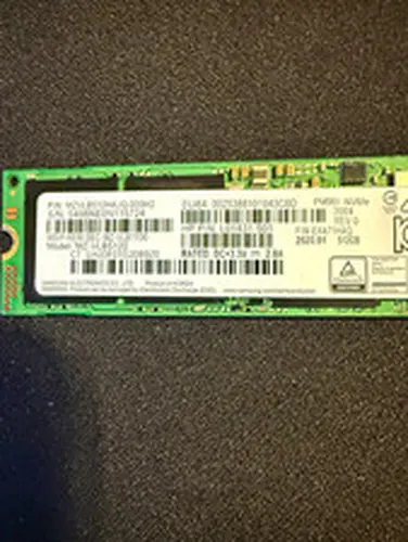 Samsung PM981 512GB NVMe M.2 Internal SSD MZVLB512HAJQ-000H2