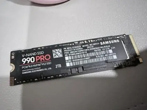 Samsung 990 PRO 2TB NVMe PCIe 4.0 M.2 2280 (MZ-V9P2T0B/AM) Internal SSD