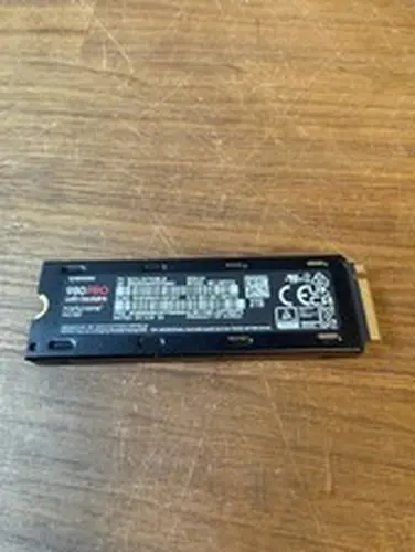 Samsung 980 PRO w/ Heatsink 2TB PCIe 4.0 NVMe M.2 Internal SSD And Works