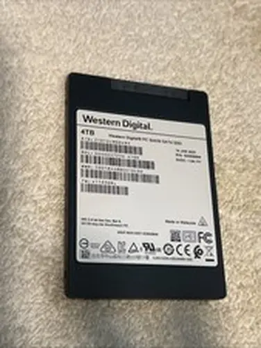4 hardrive Western Digital 4TB Pc Sa530 Sata SSD 2.5 Inch Solid State Drive