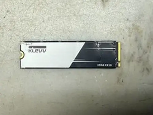 KLEVV CRAS C910 2TB M.2 SSD Silver/Black