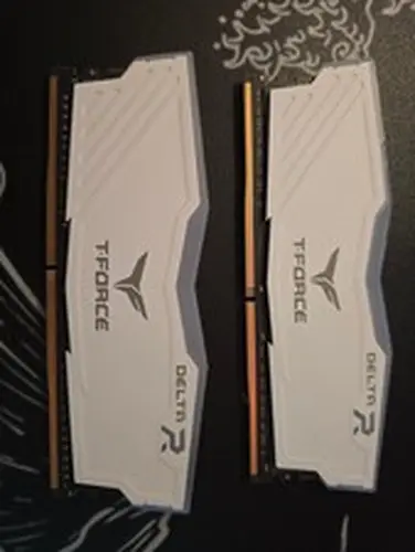 TEAMGROUP T-Force Delta R RGB 16GB 2x8GB DDR4-3000 CL16 RAM White