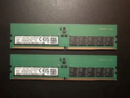 Samsung 64GB (2x32GB) DDR5 4800B-EE0 2RX8 UDIMM PC5-4800 M324R4GA3BB0-CQK