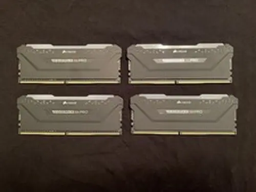 CORSAIR Vengeance RGB Pro 32GB (4x8GB) DDR4 3200 CMW32GX4M4C3200C16