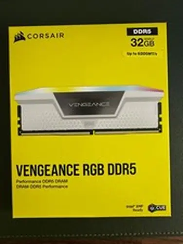 CORSAIR VENGEANCE RGB 32GB (2 x 16GB) PC5-48000 (DDR5-6000) DIMM Memory - White