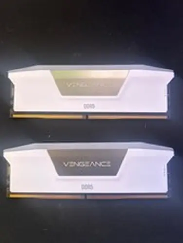 CORSAIR VENGEANCE RGB 32GB (2 x 16GB) PC5-41600 (DDR5-5200) DIMM Memory - White