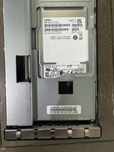 Unknown Kioxia PM6 SDFGS03GFA02T SSD 7.68 TB SAS 12Gb/s