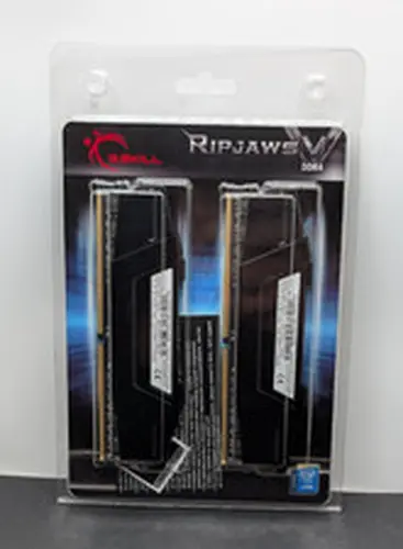 G.SKILL Ripjaws V Series 16GB 2x8GB DDR4-3200 Desktop Memory F4-3200C16D-16GVKB