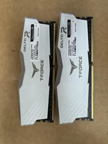 TEAMGROUP T-Force Delta White RGB DDR4-3200 16GB -2x8GB - TF4D48G3200HC16FBK