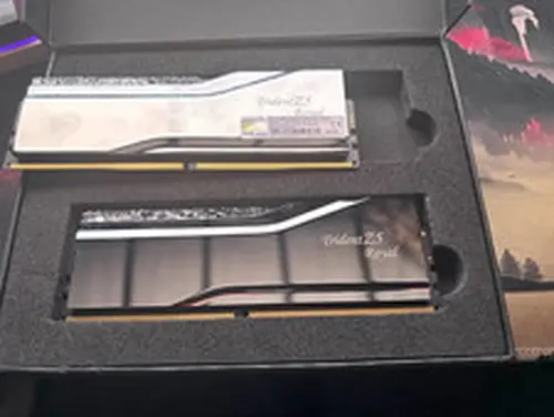 G.SKILL Trident Z5 Royal Silver 32GB (2x16GB) DDR5 7200MHz CL34 Intel XMP 3. RAM