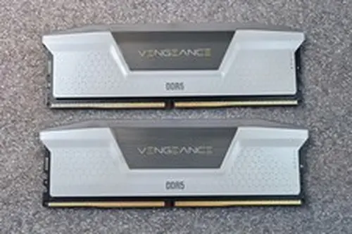 CORSAIR Vengeance RGB 32GB (16GB x 2) DDR5-6000 CL30 WHITE XMP EXPO