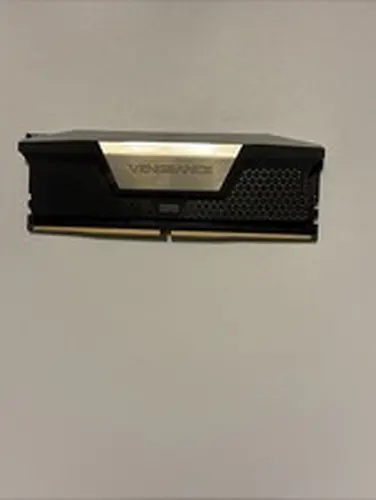 Corsair Vengeance RGB 16GB (1x16GB) DDR5-6400 XMP (Physical Damage )
