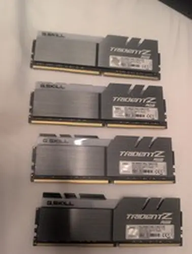 G.SKILL Trident Z RGB 128GB 288-Pin DDR4 Memory Module (F4-3600C18Q-128GTZN)