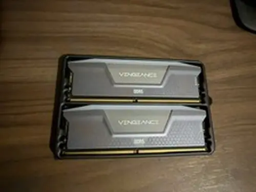 Corsair Vengeance RGB 32GB (2x16GB) DDR5-6000 CL38 AMD EXPO CMH32GX5M2B6000Z38