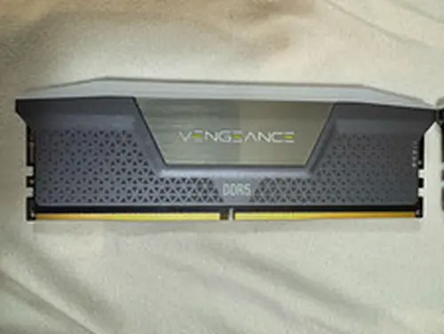 Corsair Vengeance RGB 32GB (2x16GB) DDR5-6000 CL36 DIMM CMH32GX5M2M6000C36