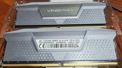 Corsair Vengeance RGB 32GB (2x16GB) DDR5 6000MT/s DIMM CMH32GX5M2E6000C36