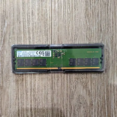 SAMSUNG 16GB DDR5-5600 M323R2GA3DB0-CWMOL 16GB DDR5 Single Rank Memory